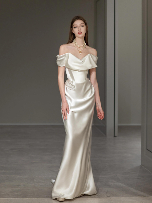 Vjenčana haljina s jednim ramenom, A-linija, 3/4 rukava, duga suknja, niski struk