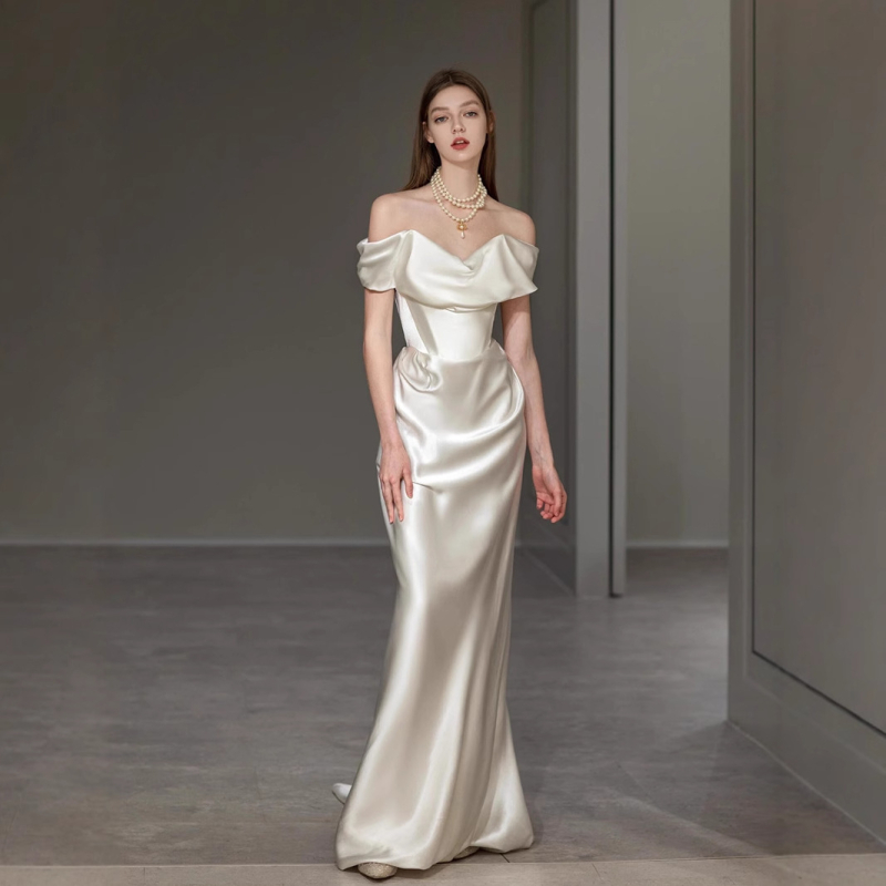 Vjenčana haljina s jednim ramenom, A-linija, 3/4 rukava, duga suknja, niski struk