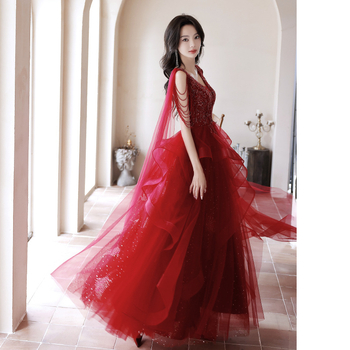 Crvena večernja haljina, duboki V-izrez, bez rukava, A-liniijski kroj, duga suknja, visok struk