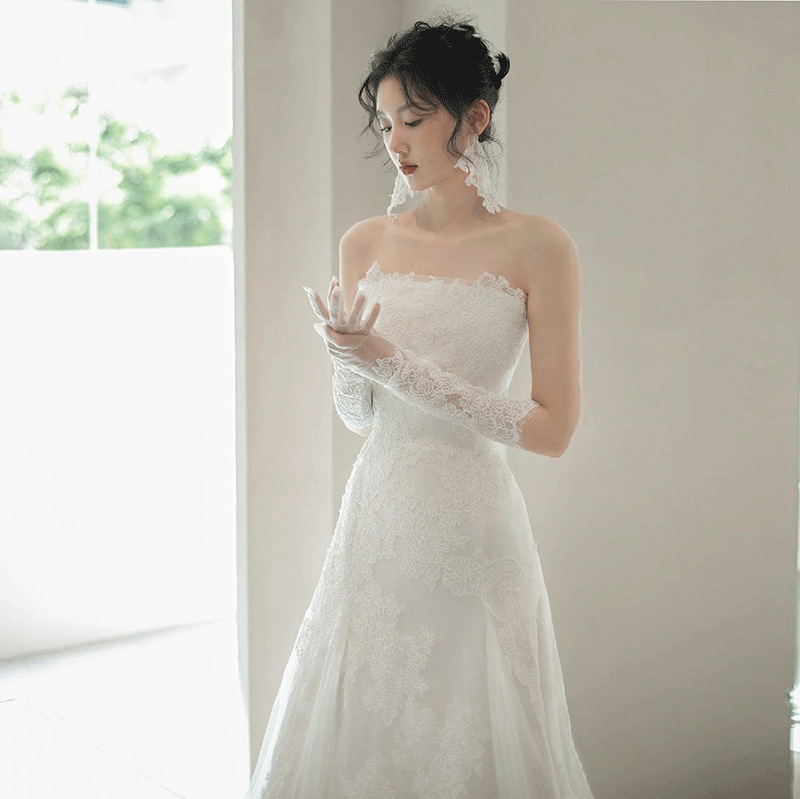 Vjenčana haljina bez naramenica, čipka, A-linije siluete, duga haljina, visok struk