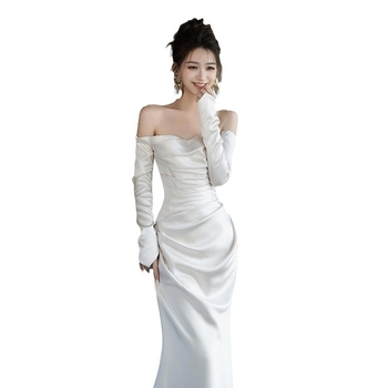 Rochie de mireasă cu un umăr, satin, siluetă sirenă cu talie accentuată, lungă, cu mâneci lungi