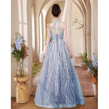 Estélyi ruha, hosszú szoknyával, ujj nélküli, magas derék, hercegnő ujjak, poliészter keverék 30–50%.