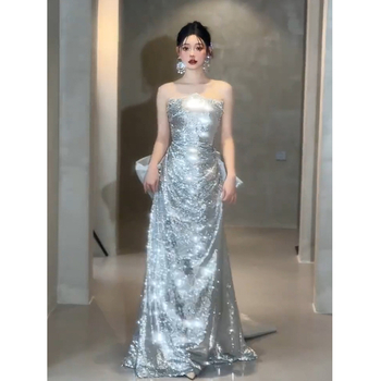 Rochie de seară pentru nuntă, siluetă sirena (fishtail), talie înaltă, fără mâneci, fustă lungă, primăvara 2025