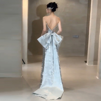 Rochie de seară pentru nuntă, siluetă sirena (fishtail), talie înaltă, fără mâneci, fustă lungă, primăvara 2025
