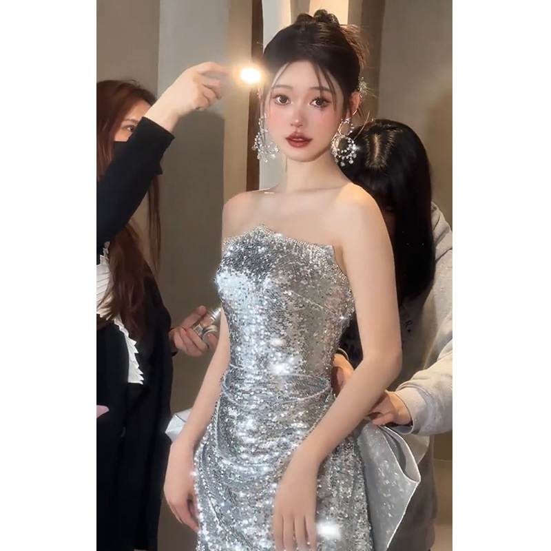 Rochie de seară pentru nuntă, siluetă sirena (fishtail), talie înaltă, fără mâneci, fustă lungă, primăvara 2025