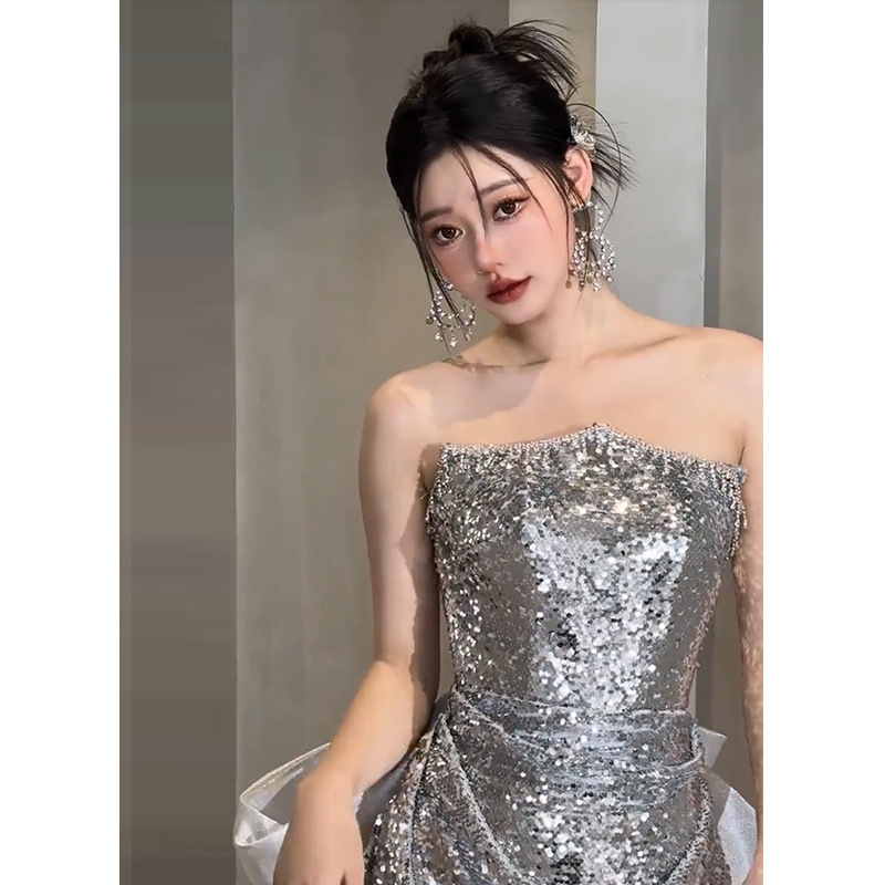 Rochie de seară pentru nuntă, siluetă sirena (fishtail), talie înaltă, fără mâneci, fustă lungă, primăvara 2025