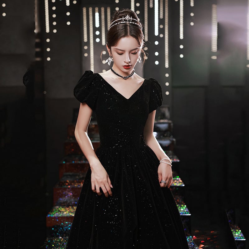 Večernja haljina s jednim ramenom, A-linije siluete, duga suknja, raglan rukavi, mrežasti materijal