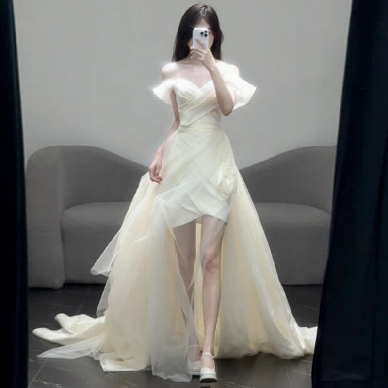 Rochie de mireasă cu un umăr, satin, siluetă coadă de pește, lungă, tren mic (Satin; One-shoulder; Fishtail silhouette; Long skirt; Small train) Stil Mori