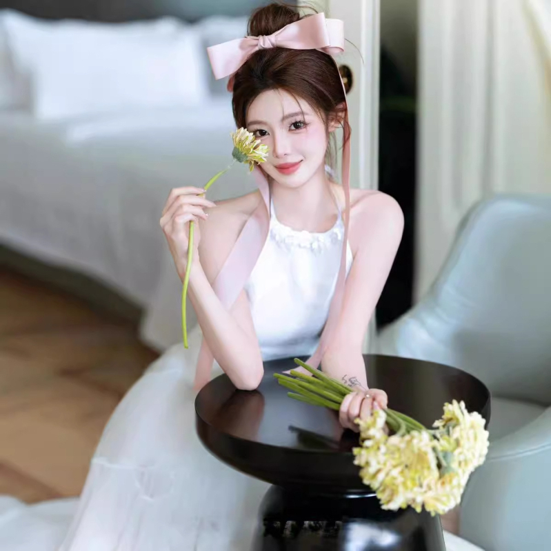 Vjenčana haljina bez rukava, tanke naramenice, uski kroj, visok pas, poliester