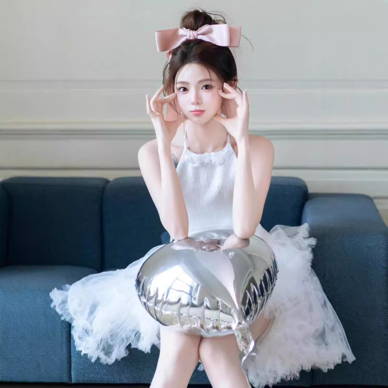 Vjenčana haljina bez rukava, tanke naramenice, uski kroj, visok pas, poliester