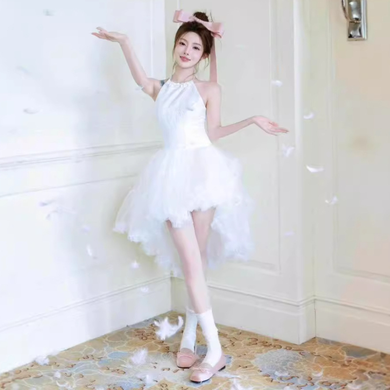 Vjenčana haljina bez rukava, tanke naramenice, uski kroj, visok pas, poliester