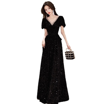 Večernja haljina sa šljokicama, puff rukavima, visokim strukom, dugačka suknja; poliester materijal (70–80% glavnog sastava), rukavi 3/4, srednji struk