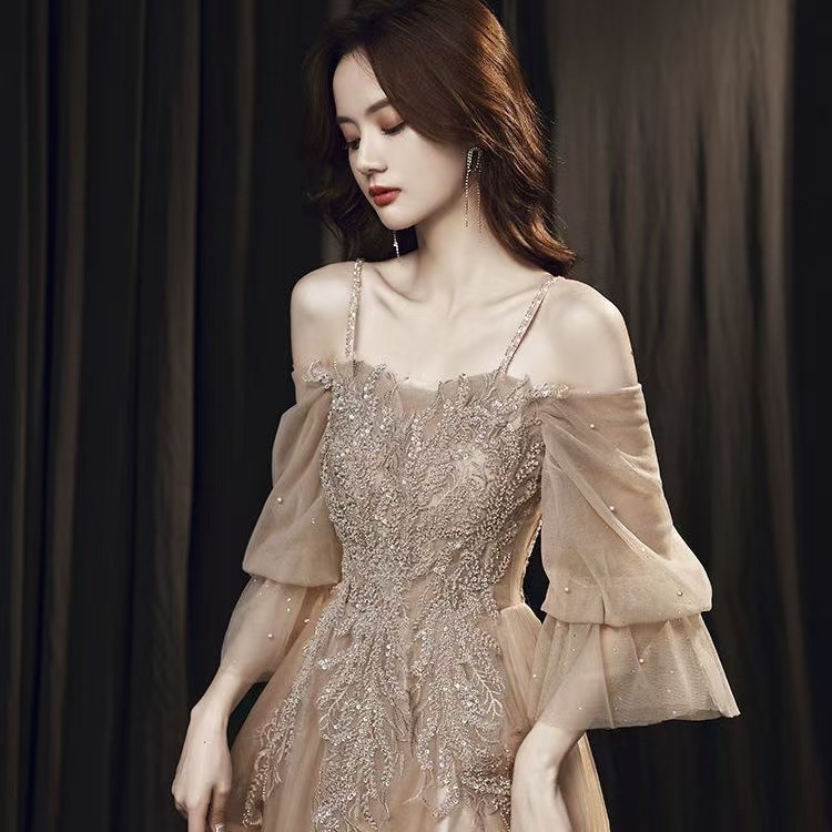 Rochie formală pentru domnișoare de onoare, decolteu pe un umăr, lungă, croială slim, talie înaltă, mâneci scurte, poliester, stil fabulos de zână