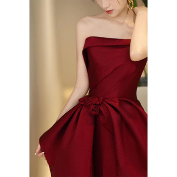 Esküvői ruha váll nélküli, A‑vonalú, hosszú, magas derékkal, karcsú szabás