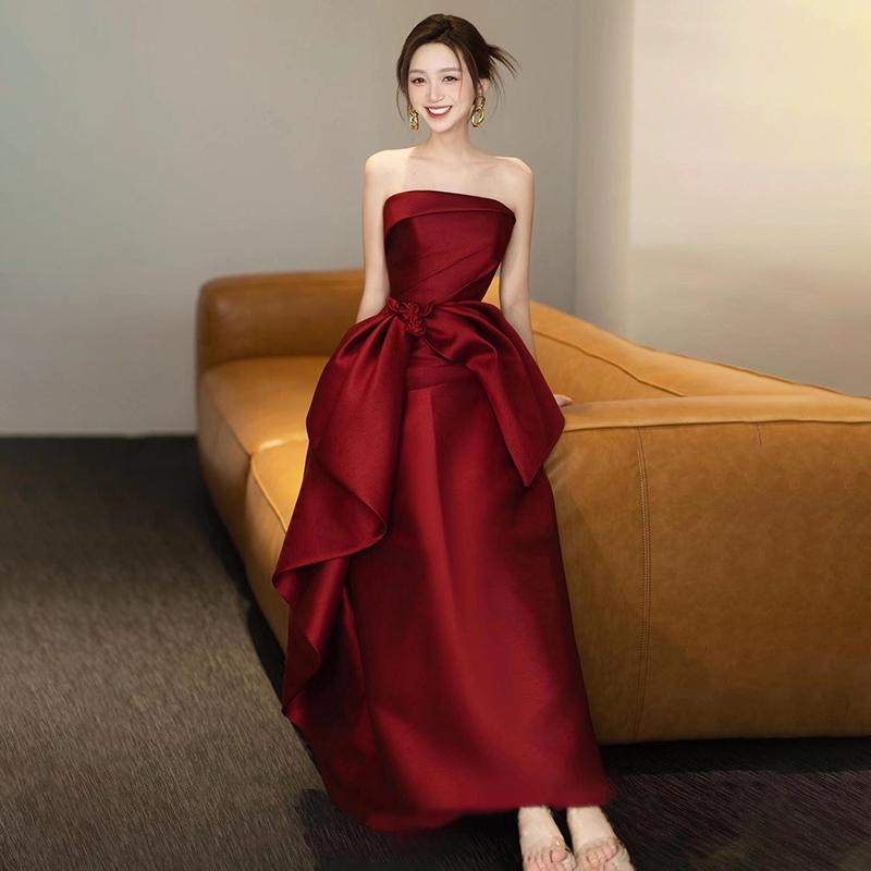 Esküvői ruha váll nélküli, A‑vonalú, hosszú, magas derékkal, karcsú szabás