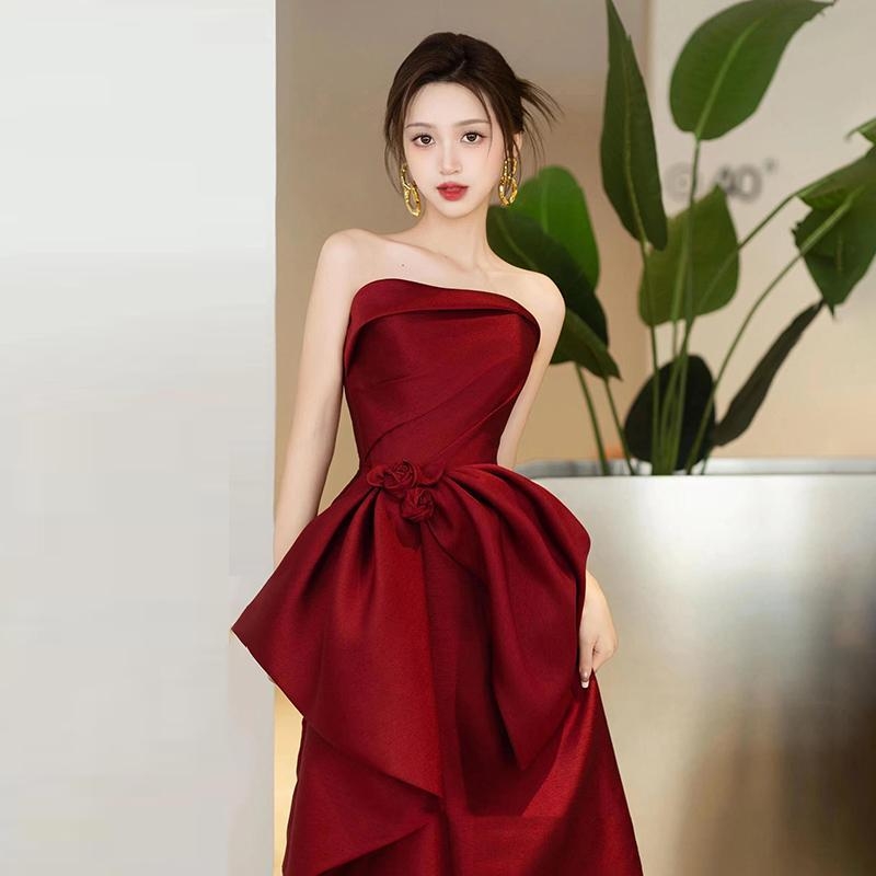 Esküvői ruha váll nélküli, A‑vonalú, hosszú, magas derékkal, karcsú szabás