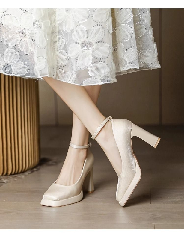 Ženske vjenčane Mary Jane cipele s platformom i debelim petom, kvadratni vrh, gornji dio od svile i satena, kopčasti remenčić, gumeni potplat