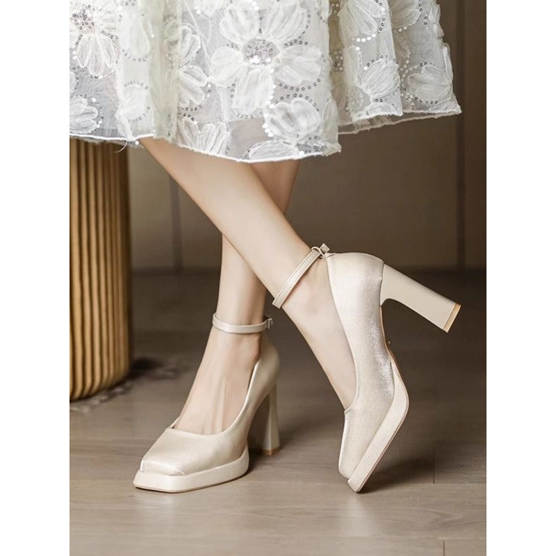 Ženske vjenčane Mary Jane cipele s platformom i debelim petom, kvadratni vrh, gornji dio od svile i satena, kopčasti remenčić, gumeni potplat