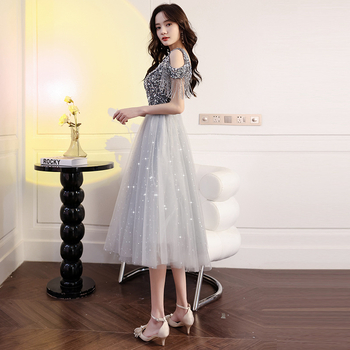 Rochie de seară în linie A, decolteu adânc în V, mâneci trei sferturi, fustă midi, material poliester