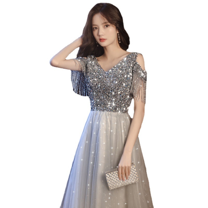 Rochie de seară în linie A, decolteu adânc în V, mâneci trei sferturi, fustă midi, material poliester