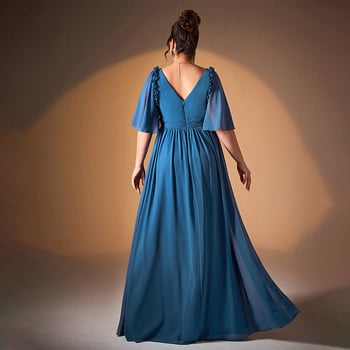 Rochie de seară din poliester, decolteu pătrat, mâneci lungi și fustă lungă.