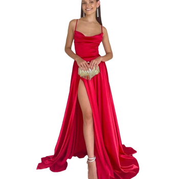 Rochie de seară cu bretele spaghetti, lungă, croială slim, cu despicătură laterală și design decolat fără umeri, talie medie.