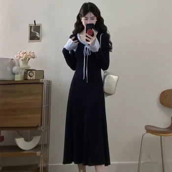 Poliészter kötött ruha masni részlettel, kerek nyakú, hosszú ujjú, midi hossz, A-vonalú sziluett, patchwork stílus és kínai stílus, őszi 2025 kollekció