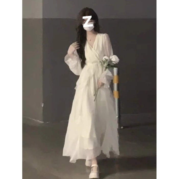 A-vonalú ruha, V-nyakú kivágás, hosszú hercegnői ujjak, középméretű hossz, laza derék