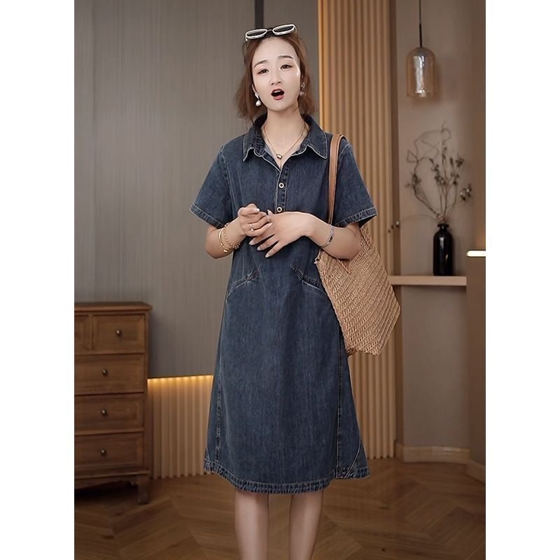 Denim haljina A‑linije, polo ovratnik, kratki rukavi, visoki struk, midi duljina — ljeto 2025