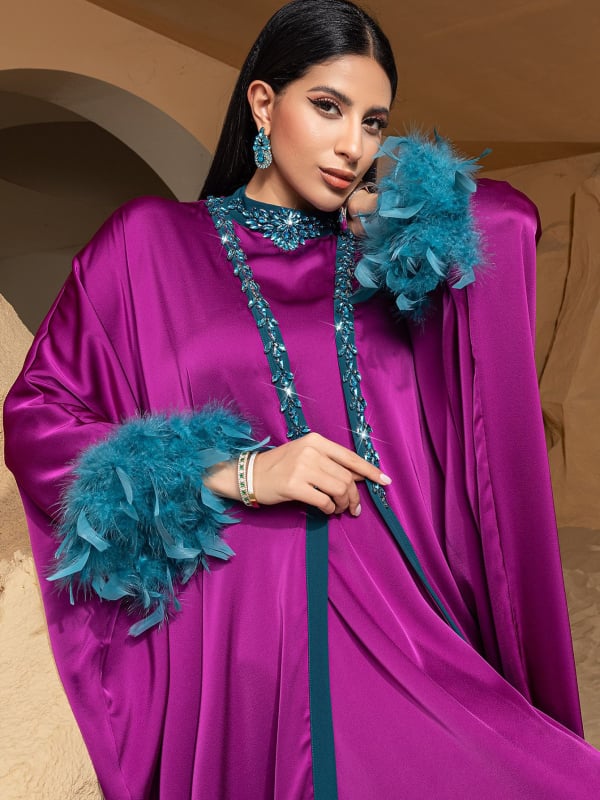 Set de rochie din două părți; fustă lungă în linie A; guler semi-turtleneck; mâneci bat; design quilt; țesătură din amestec sintetic