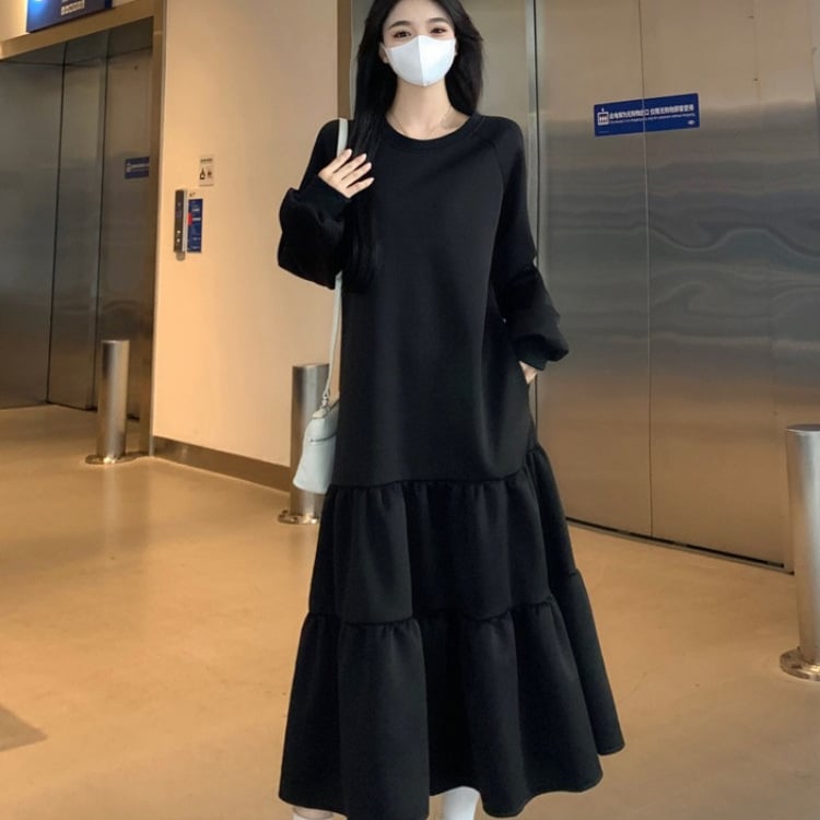 A-vonalú hosszú ruha, kerek nyak, hosszú ujjú, poliészter anyag, laza derék, őszi 2025