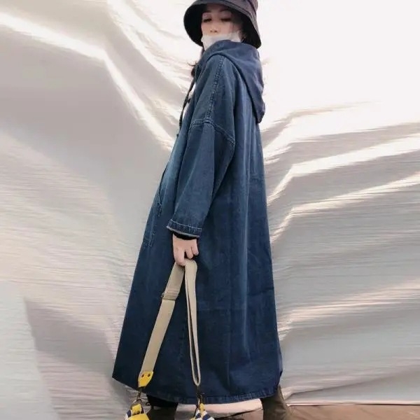 Denim kapucnis ruha, hosszú ujjú, A-vonalú sziluett, homokos mosott felület
