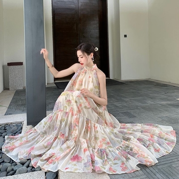 Rochie lungă florală pentru mărime plus, fără mâneci, guler halter, poliester, imprimeu cu plisuri