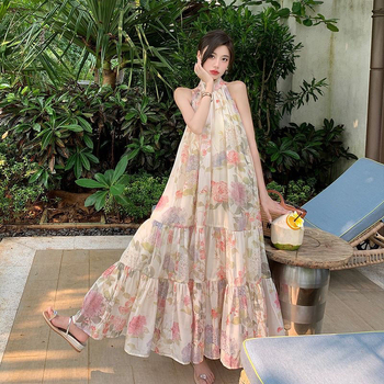 Rochie lungă florală pentru mărime plus, fără mâneci, guler halter, poliester, imprimeu cu plisuri