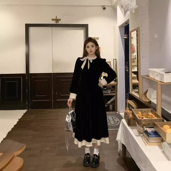 Rochie în croială A, mâneci lungi, guler polo, talie elastică și fermoar — rochie midi din poliester, model elegant