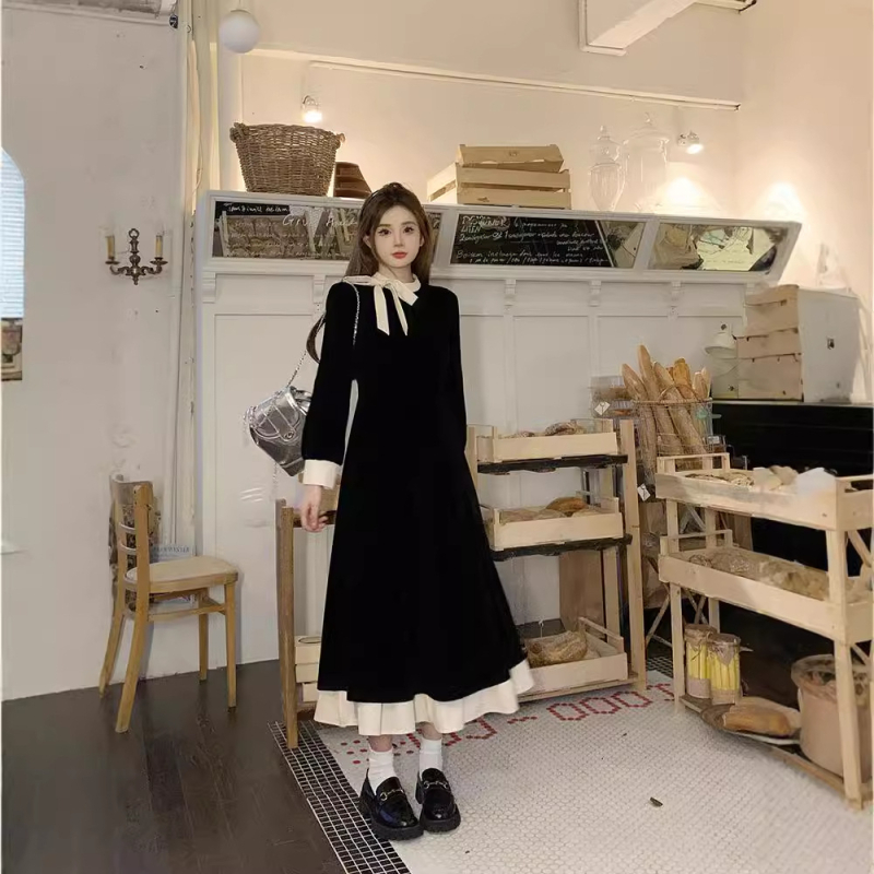 Rochie în croială A, mâneci lungi, guler polo, talie elastică și fermoar — rochie midi din poliester, model elegant