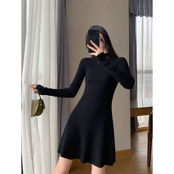 rochie tricotată tip pulover, guler semi-înalt, mâneci lungi, croială A-line, poliester, iarnă 2024