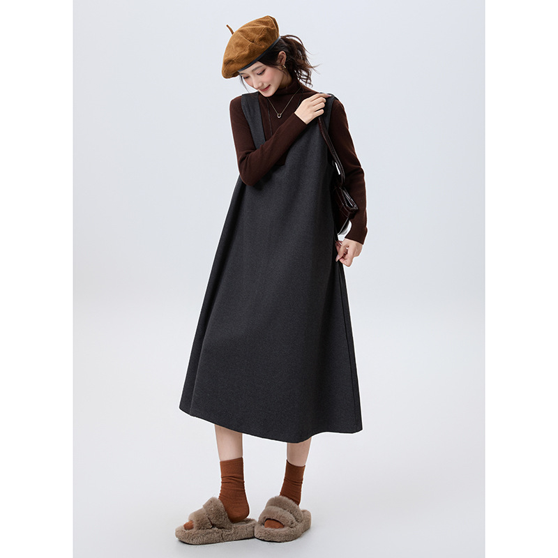 Rochie lungă fără mâneci, decolteu în V, poliester 50–70%, iarna 2025