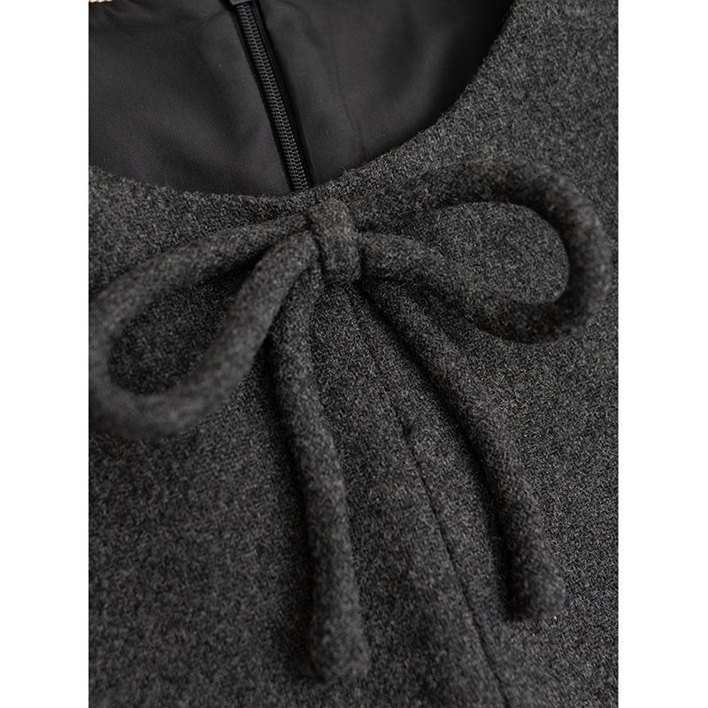 Rochie cu model geometric, decolteu rotund, fără mâneci, croială A-line, lungime scurtă