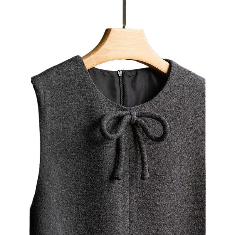 Rochie cu model geometric, decolteu rotund, fără mâneci, croială A-line, lungime scurtă