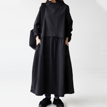 Rochie-pulover, cu mâneci lungi, guler semi-înalt, fustă tip umbrelă, poliester