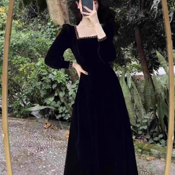 Rochie cu glugă, mâneci lungi, guler pătrat, lungime medie spre lungă, țesătură plasă, stil literar retro chinezesc.