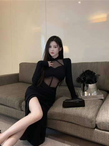 Rochie midi din plasă, mâneci lungi, guler rotund, siluetă strânsă pe șolduri