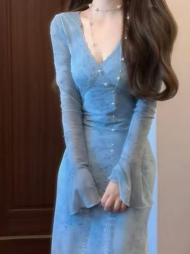 V-nyakú ruha, hercegnői ujjak, A-vonalú sziluett, poliészter, középtávú és hosszú hosszúságú