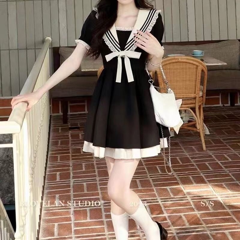 Ruha poliészterből • A-vonalú szabás • magas derék • rövid ujjú • gallér