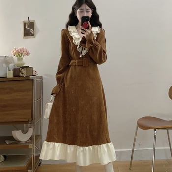 V-nyakú ruha, hosszú ujjak, középmagas deréknál, hosszú szoknya, hálós anyag, irodalmi retro stílus.