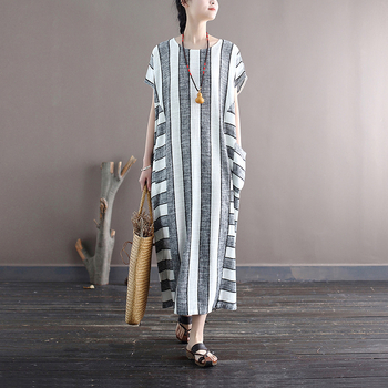 Csíkos ruha, kerek nyakú, rövid laza ujjú, hosszú A-vonalú sziluett, pamut-viszkóz keverék, retro stílus