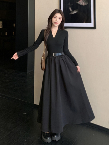 V-nyakú, hosszú ujjú ruha, magas derékkal, középmagas hosszúságú