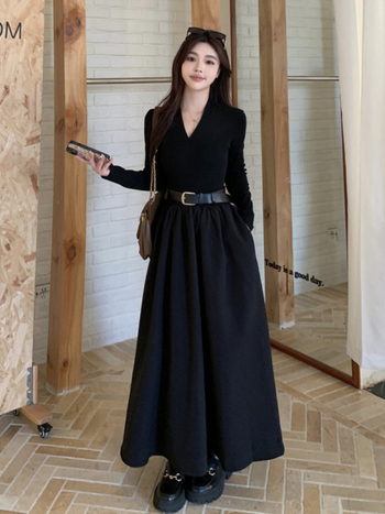 V-nyakú, hosszú ujjú ruha, magas derékkal, középmagas hosszúságú