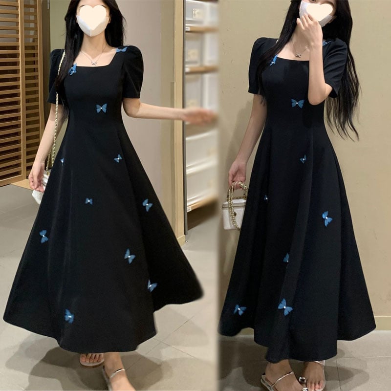 Ruha poliészterből, középtávú hossz, A-vonalú sziluett, négyzetes nyak, rövid ujjú